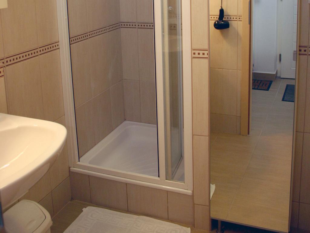 Arriva Apartment, Optional Indoor Parking Budapest Exteriör bild
